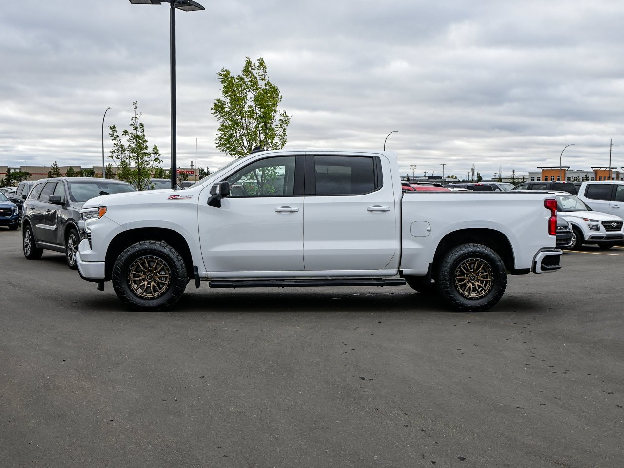 2026 Chevrolet Silverado 1500 4WD Crew Cab 147 RST White Sherwood Park - photo #9