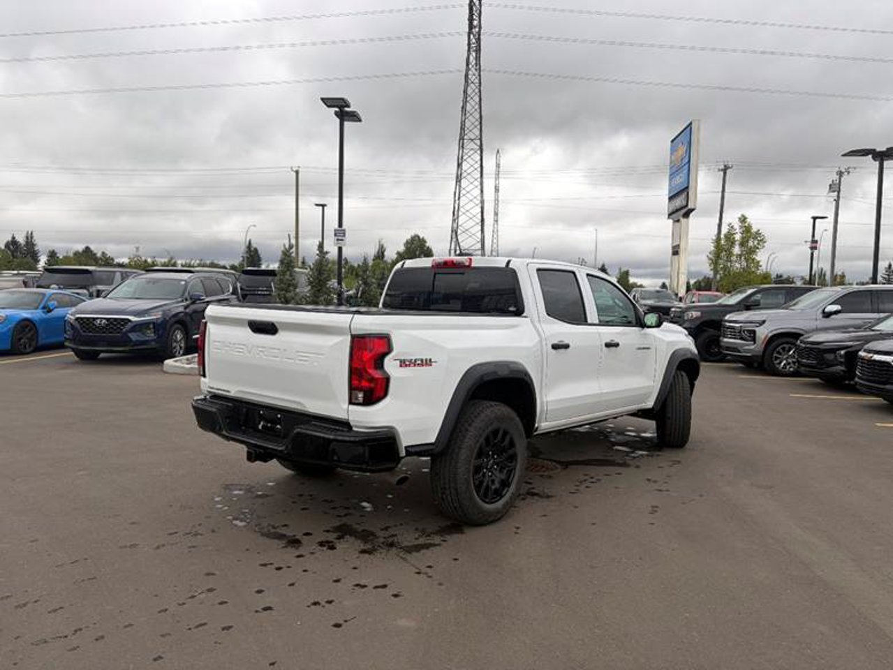 2024 Chevrolet Colorado 4WD Crew Cab Trail Boss White Sherwood Park - photo #4