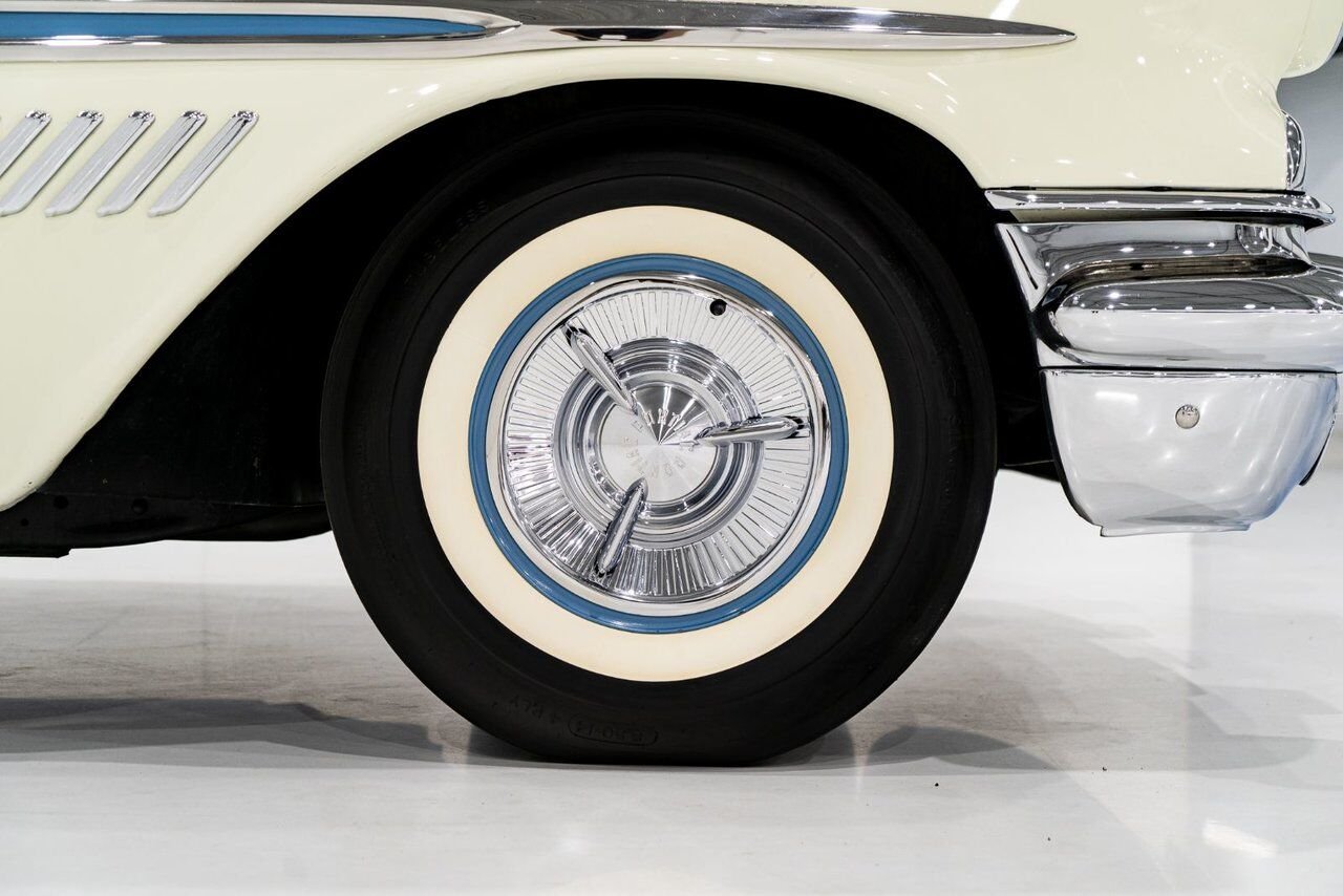 Pontiac Bonneville *PRICE IN USD* Fuel injected 347/315HP 1 of 630 produced 1957 Blanc Montréal - photo #46