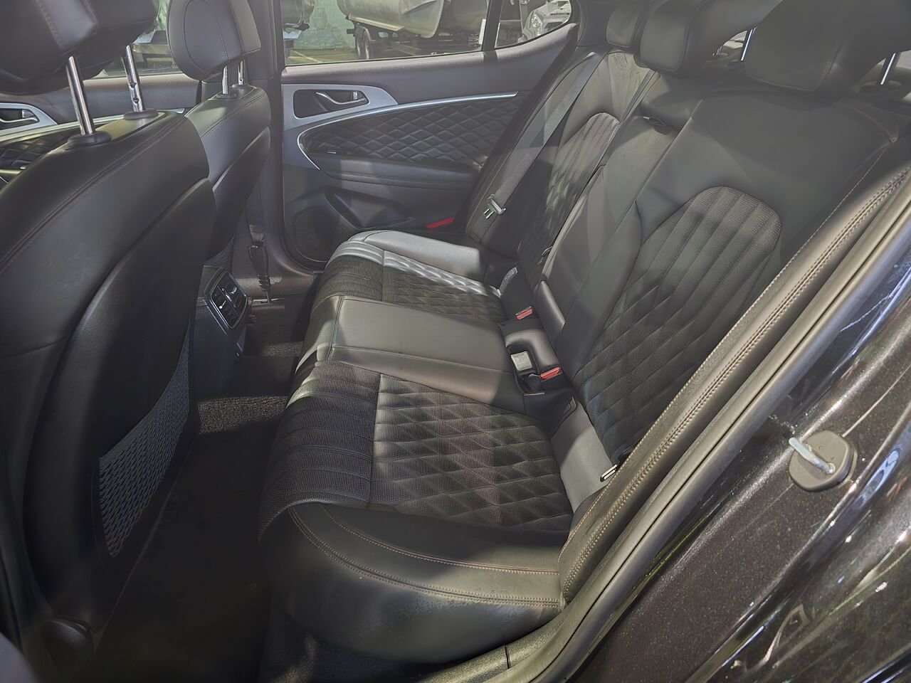2019 Genesis G70 Black  - photo #10