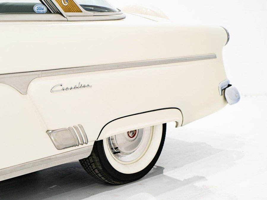 Ford Crestline 1954 1954 Blanc
