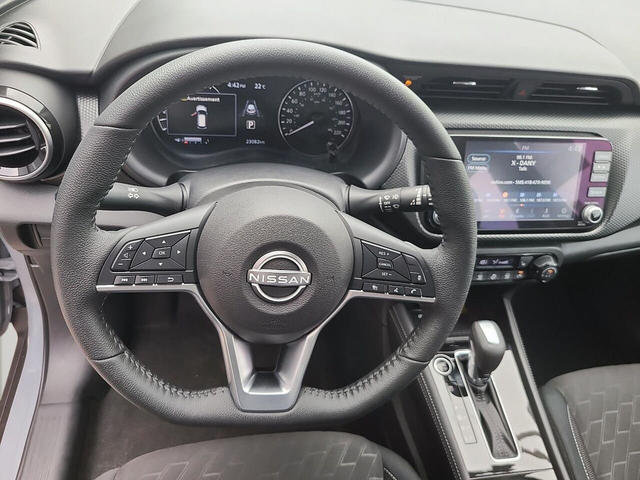 2024 Nissan Kicks SV TA Grey Québec - photo #11