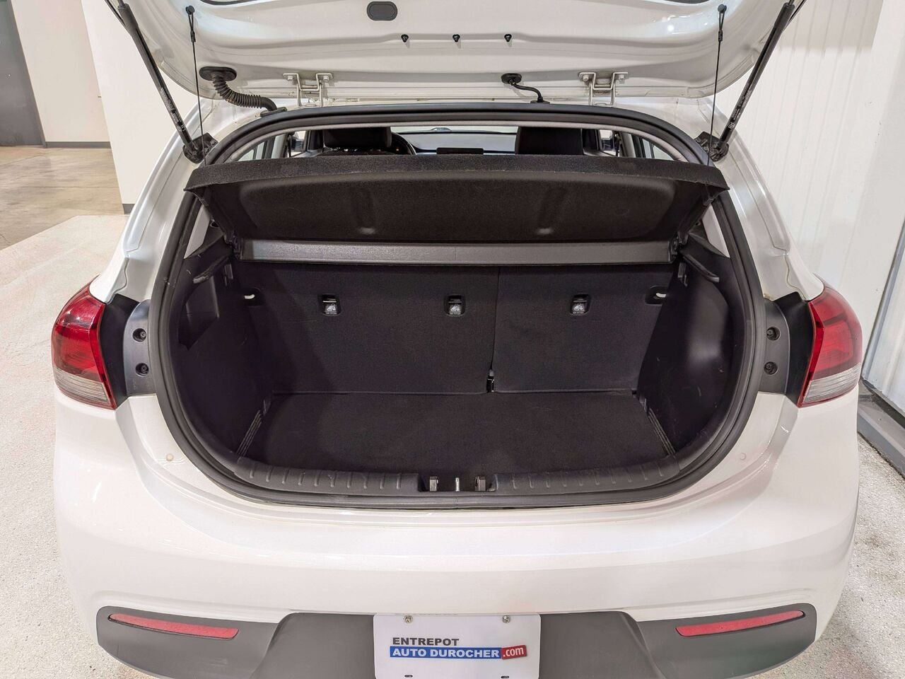 2018 Kia Rio 5-door LX Manual White Val-David - photo #8