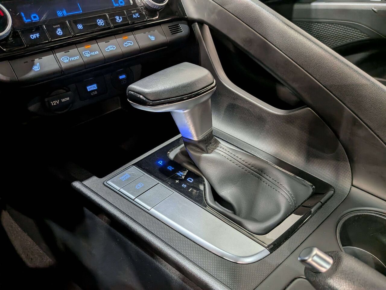 2025 Hyundai Elantra Preferred IVT w/Tech Pkg White Val-David - photo #29