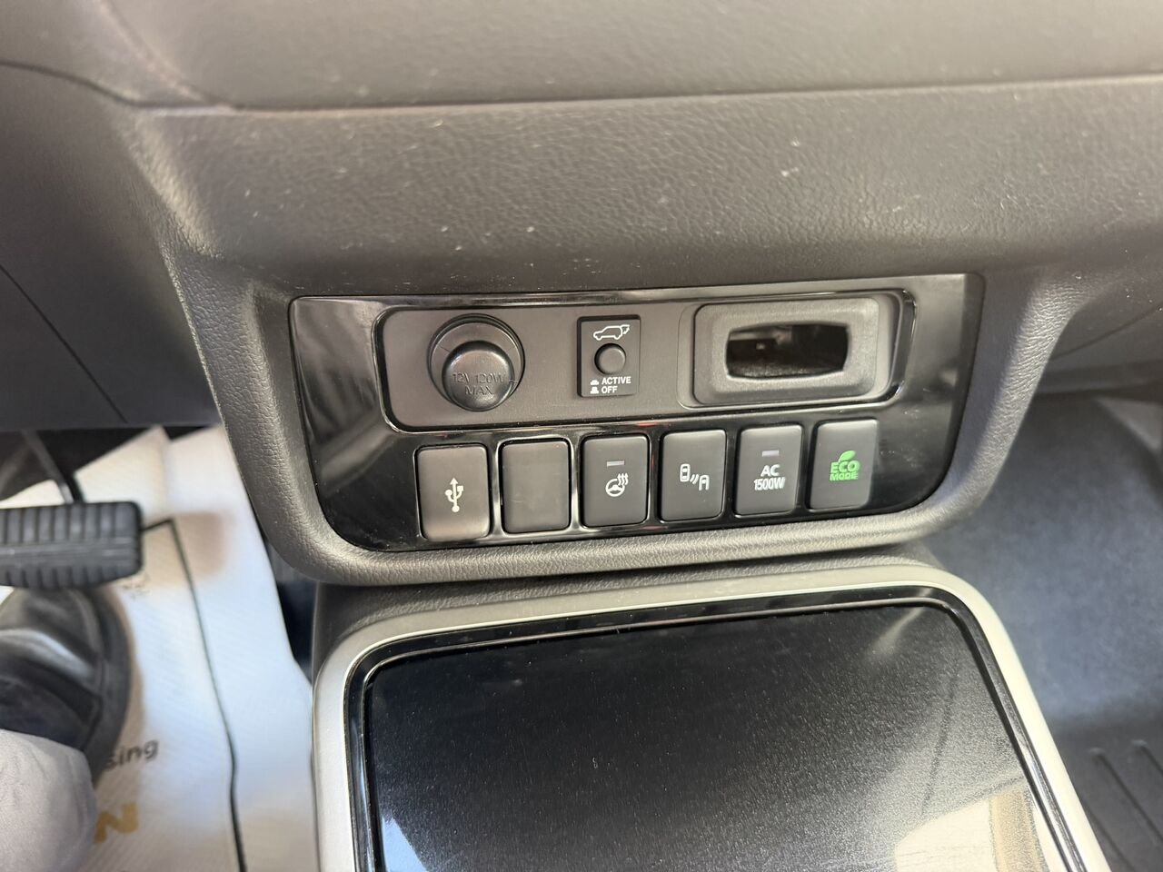 2020 Mitsubishi Outlander Plug-In Hybrid SE S-AWC Silver Laval - photo #24