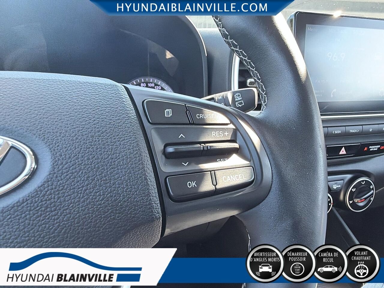 2022 Hyundai Venue White Blainville - photo #14