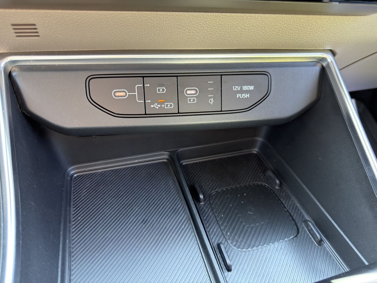 2025 Kia Carnival Black Thetford Mines - photo #28