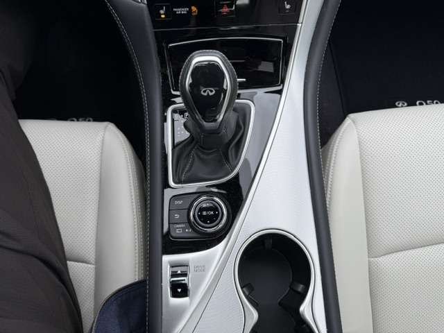 INFINITI Q50 2024 Blanc Saint-Basile-le-Grand - photo #19