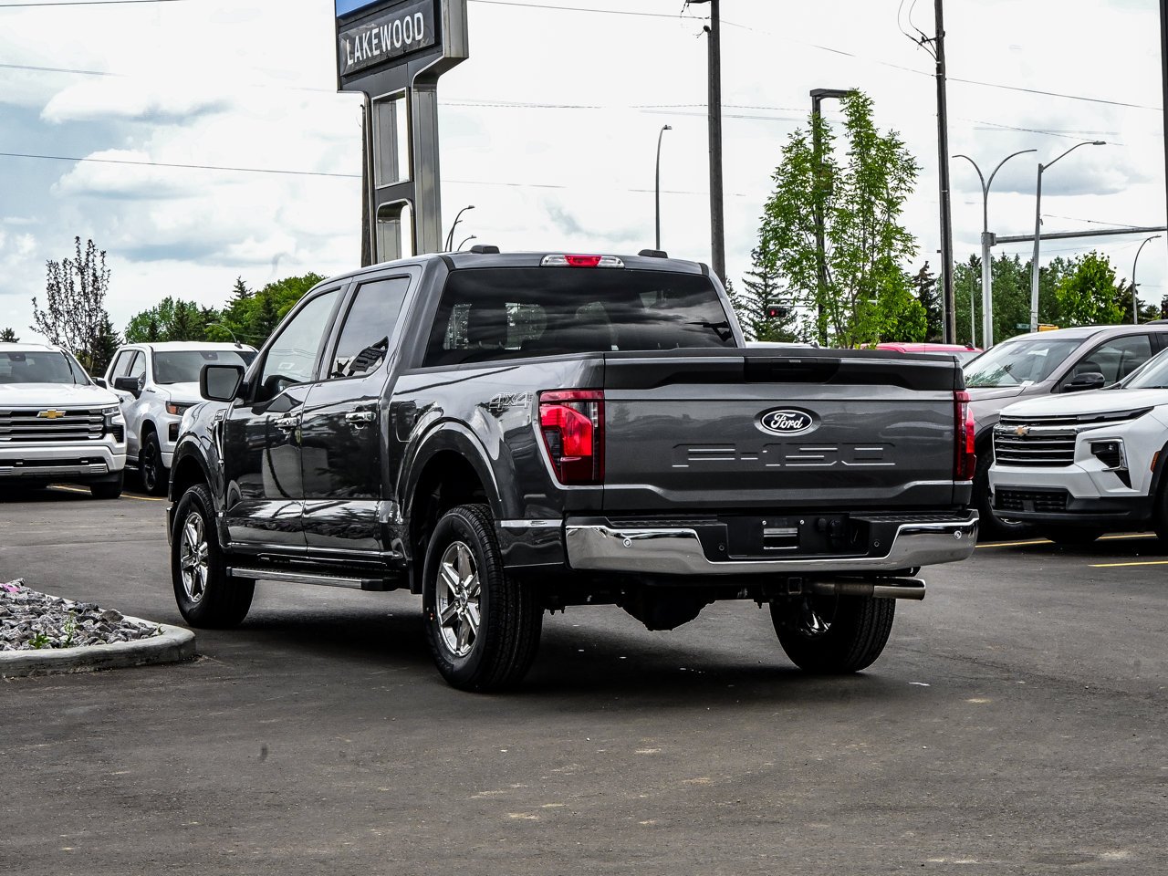 2025 Ford F-150 XLT 4WD SuperCrew 5.5' Box Grey Sherwood Park - photo #10