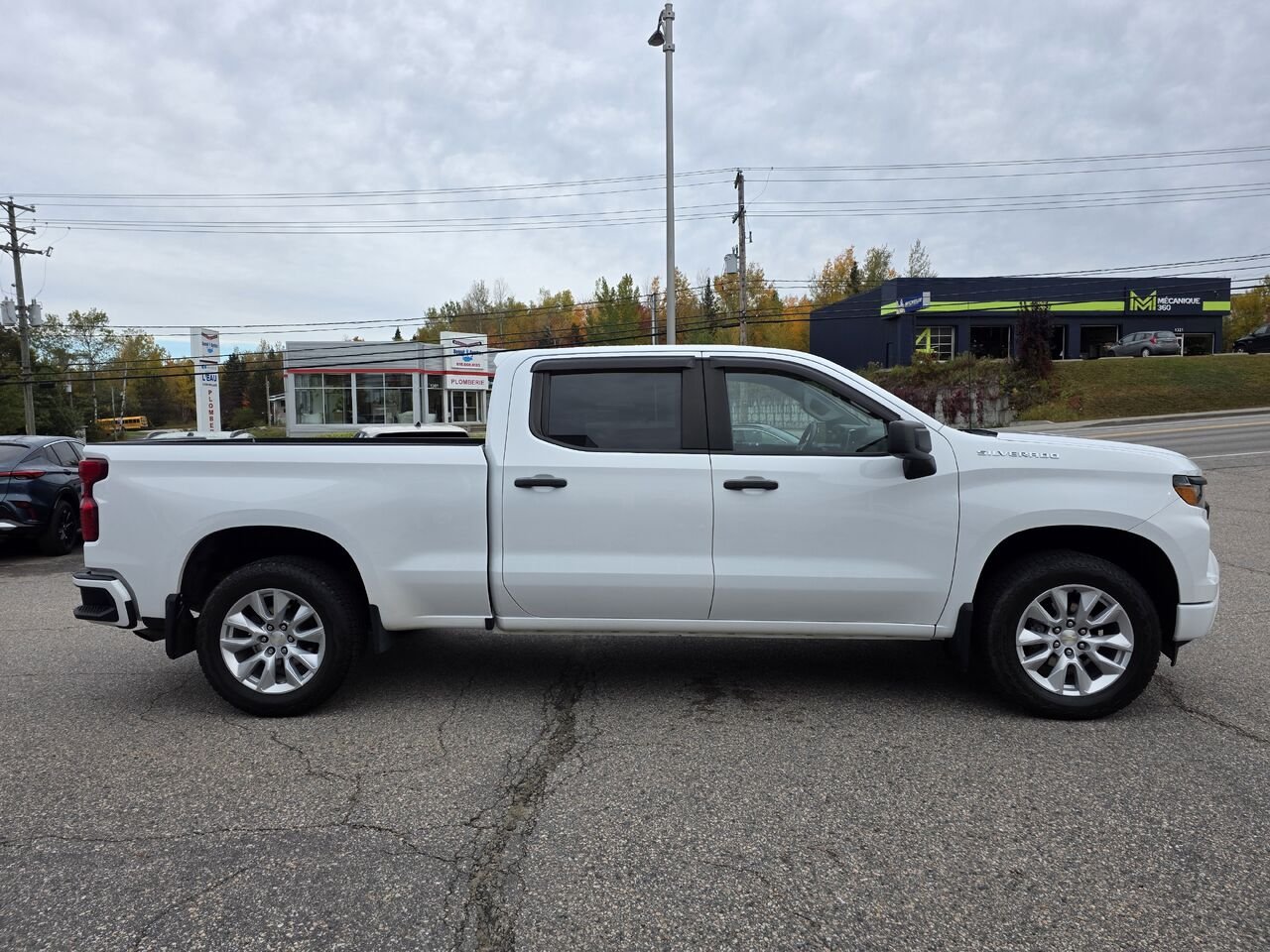 2022 Chevrolet Silverado 1500 Custom 4X4 White Mont-Laurier - photo #3