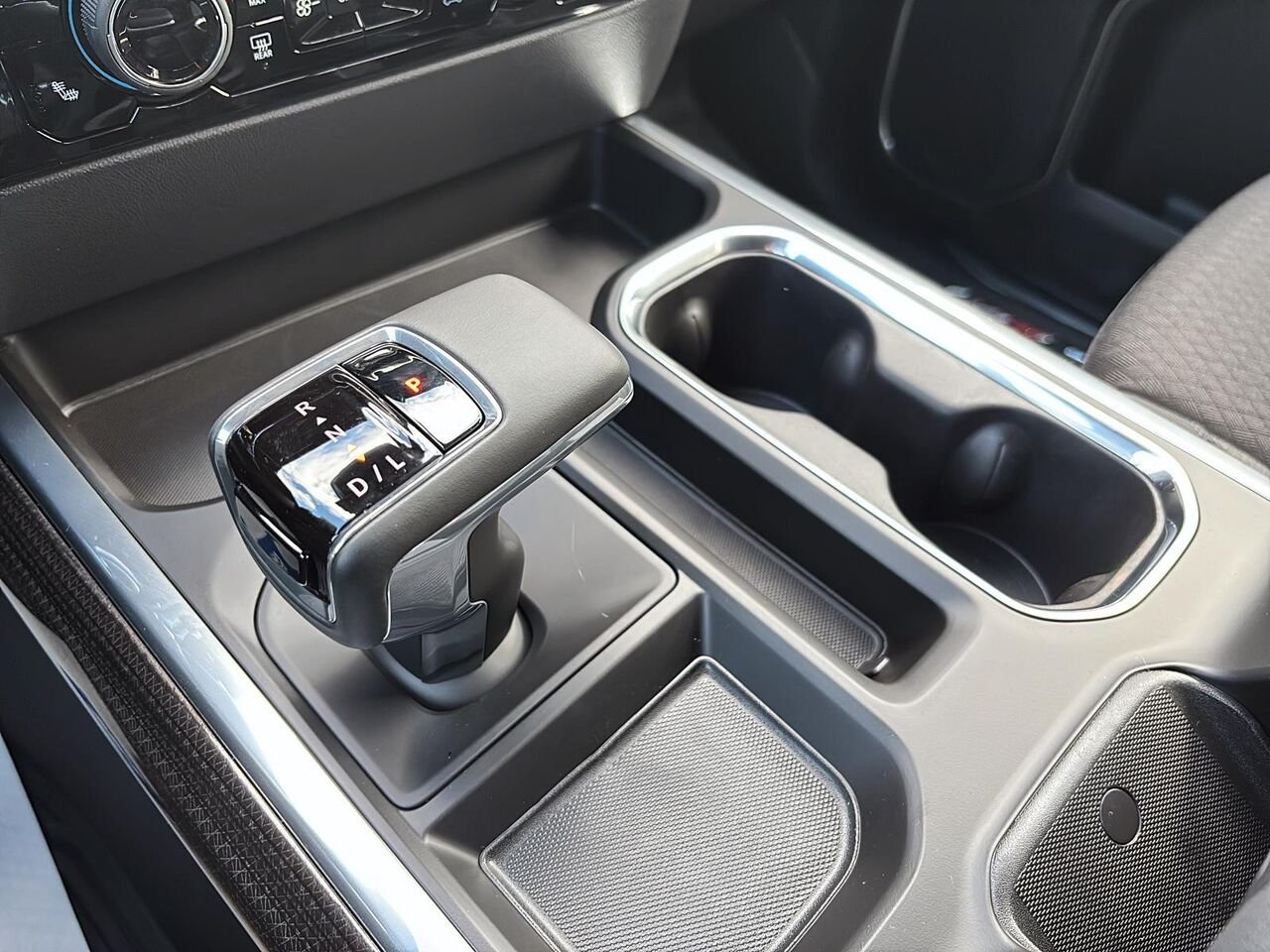 CHEVROLET Silverado 1500 1500 LT TRAILBOSS 4RM 2026 GRIS STERLING METALLISE Saint-Hyacinthe - photo #12