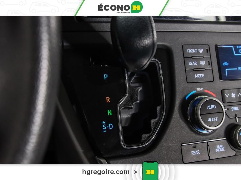 2020 Toyota Sienna White Saint-Eustache - photo #10