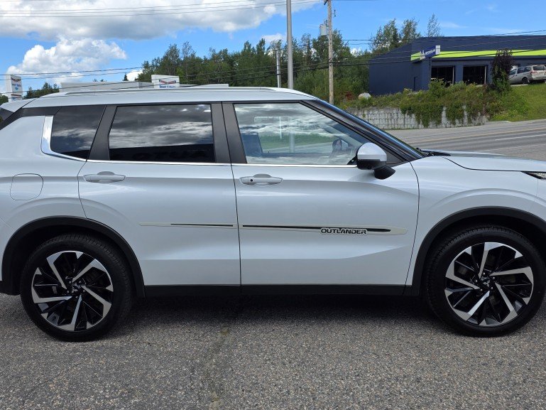 2022 Mitsubishi Outlander SE S-AWC White Mont-Laurier - photo #3