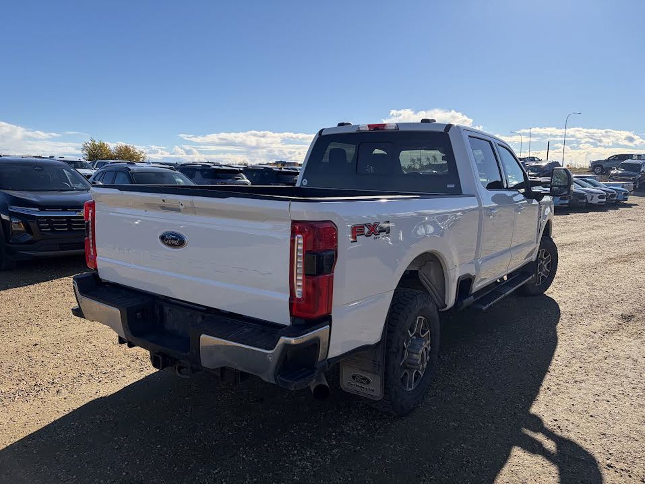 2023 Ford Super Duty F-350 SRW LARIAT 4WD Crew Cab 8' Box White Sherwood Park - photo #3