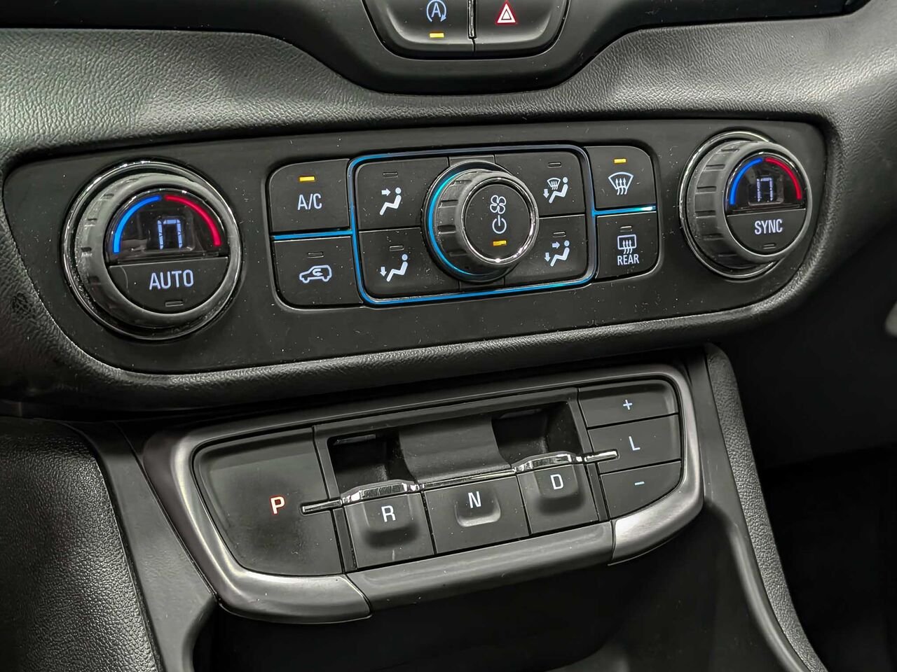 2022 GMC Terrain AT4 AWD Toit Panoramique Black Sherbrooke - photo #9