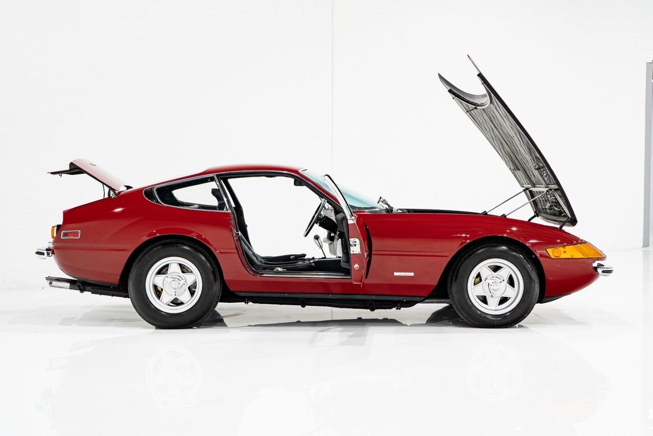 Ferrari 365 GTB4 Daytona 18,301 miles With Orig Books/Tools/ Carbs / Filter Box 1973 Rouge Montréal - photo #35