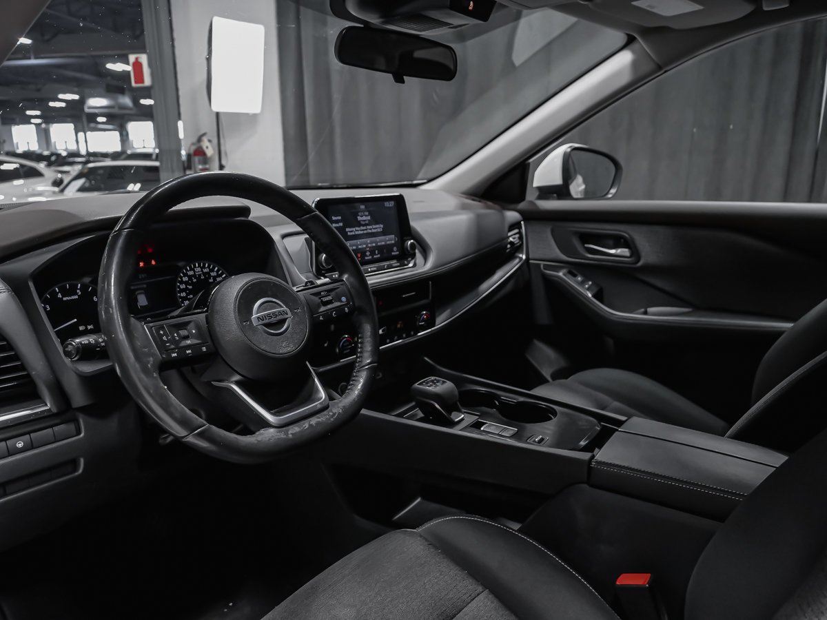2021 Nissan Rogue SV FWD White Montreal - photo #1