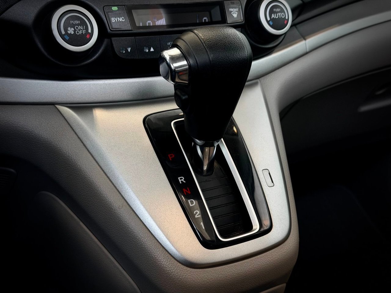 2013 Honda CR-V Blue Notre-Dame-des-Prairies - photo #30