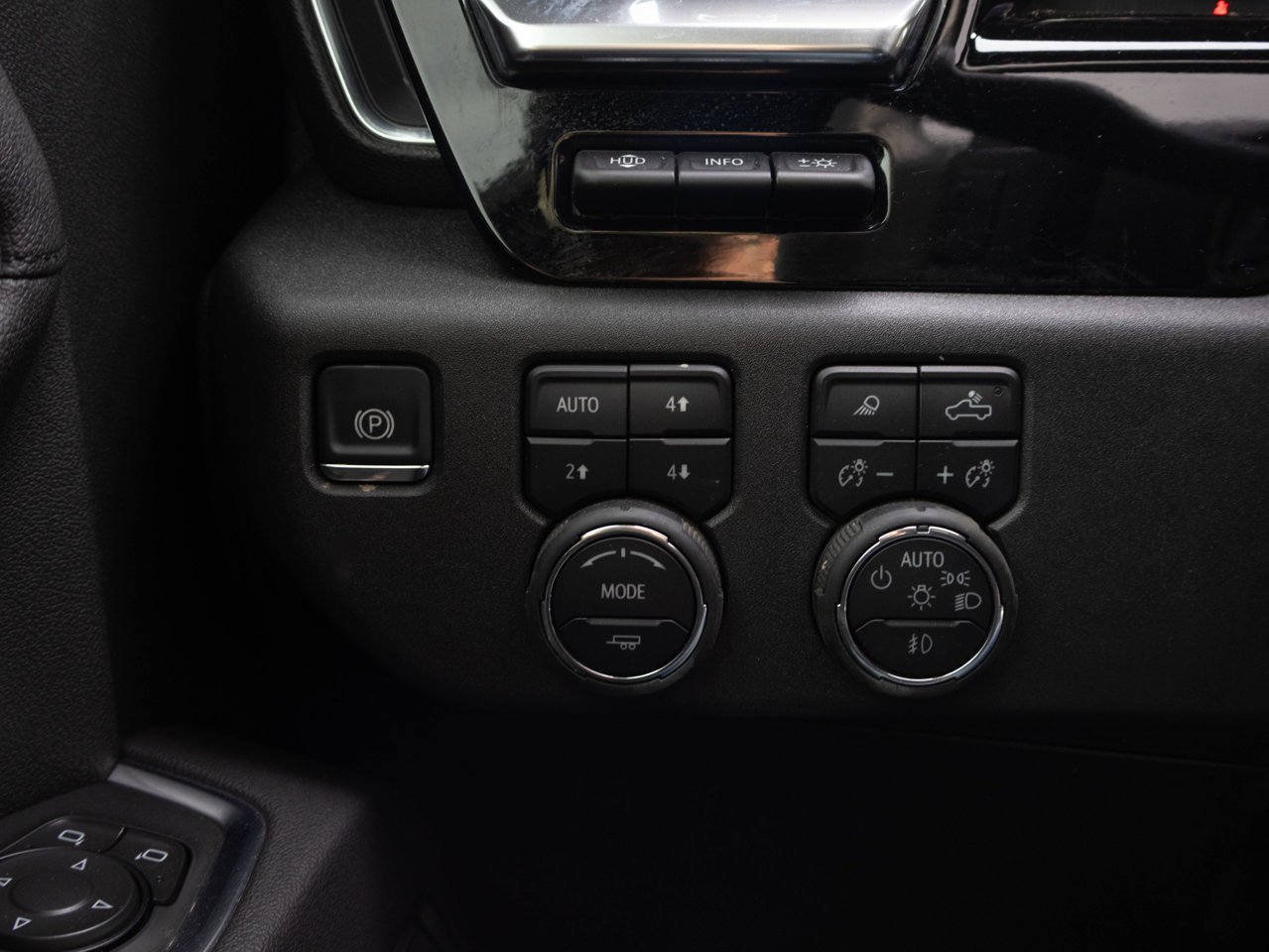 2025 Chevrolet Silverado 1500 4WD Crew Cab 147 High Country Red Sherwood Park - photo #20