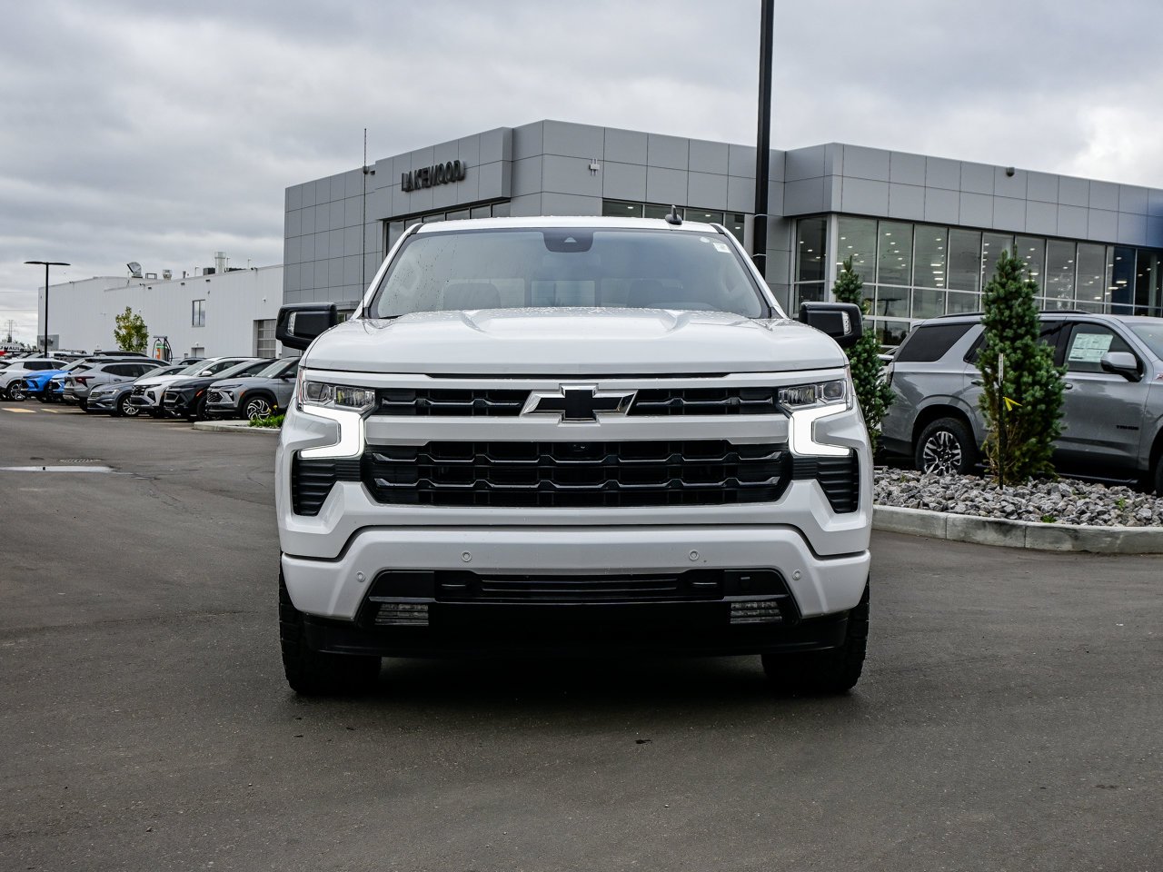 2026 Chevrolet Silverado 1500 4WD Crew Cab 147 RST White Sherwood Park - photo #2
