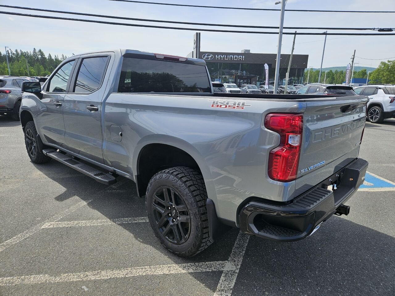Chevrolet Silverado 1500 Custom Trail Boss cabine multiplace 4RM 157 po 2026 Gris sterling métallisé Thetford Mines - photo #5