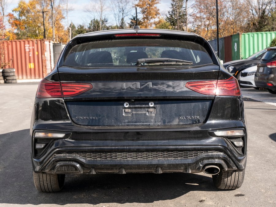 2023 Kia Forte5 EX IVT Black