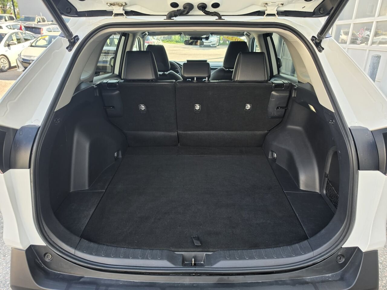 Toyota RAV4 XLE HYBRIDE 2023 Blanc Mont-Laurier - photo #6