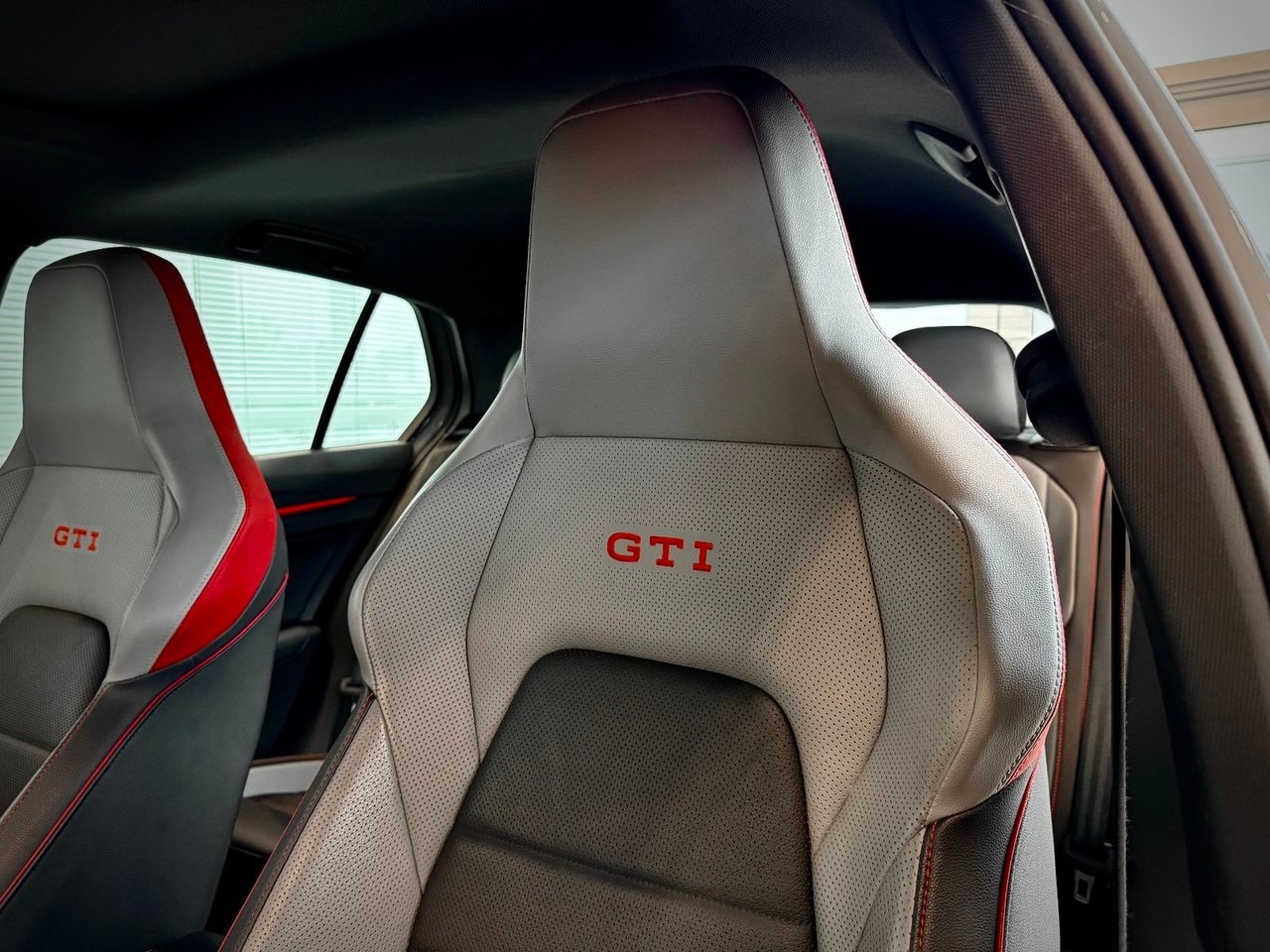 Volkswagen Golf GTI 2024 Gris Notre-Dame-des-Prairies - photo #16