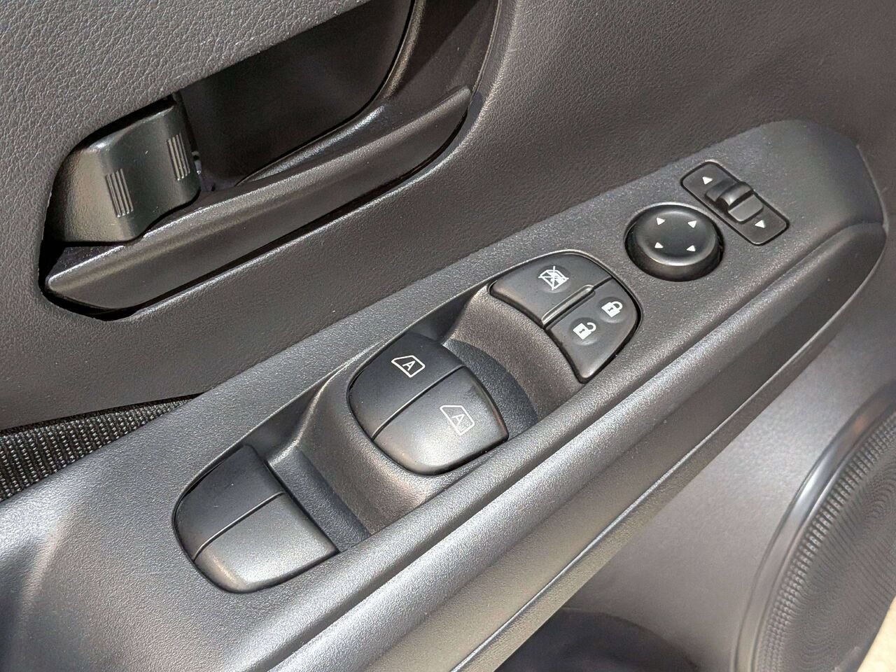 2024 Nissan Kicks S FWD Black Val-David - photo #30
