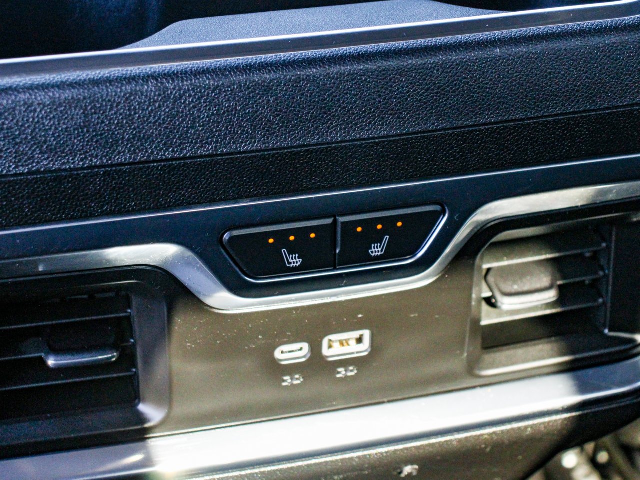 2024 GMC Sierra 3500HD 4WD Crew Cab 159 Denali White Sherwood Park - photo #32