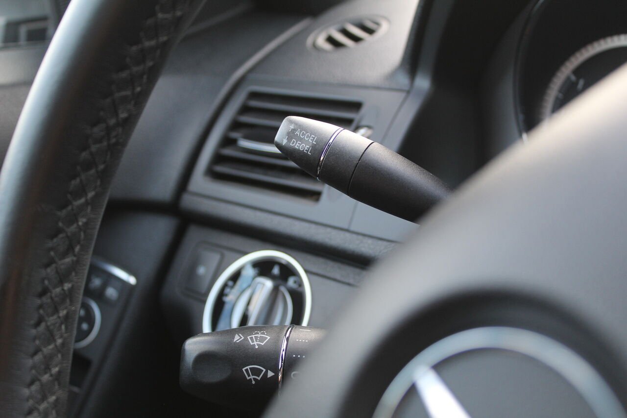 2011 Mercedes-Benz Classe-C VIN: WDDGF8BB4BA505424 Grey Sainte-Rose - photo #12
