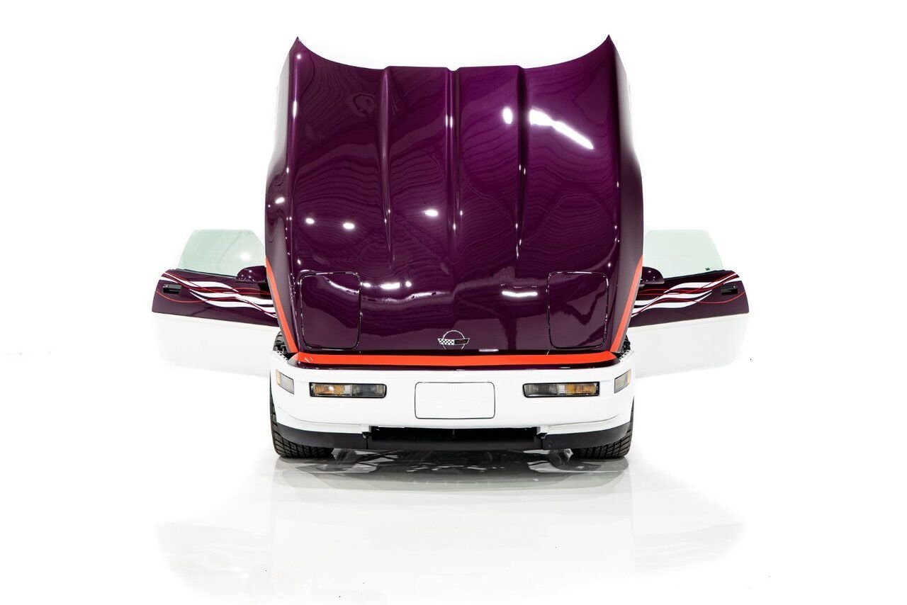 1995 Chevrolet Corvette *PRIX EN USD* RPO Z4Z PACE CAR PRESENTED IN DELIVERY PACKAGING WITH ONLY 192MILES (307KM) FROM NEW White Montreal - photo #42