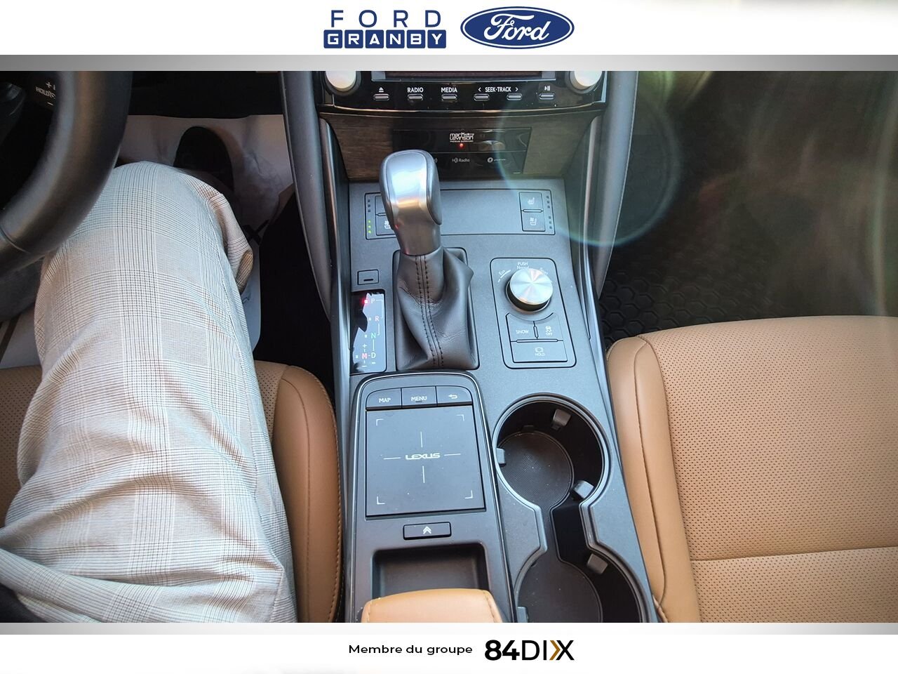Lexus IS 2023 Argent Granby - photo #25