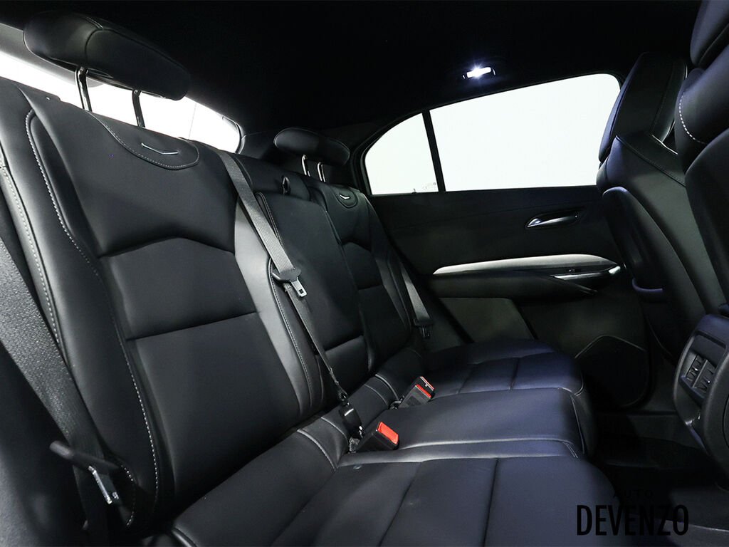 2020 Cadillac XT4 Silver Saint-Eustache - photo #9