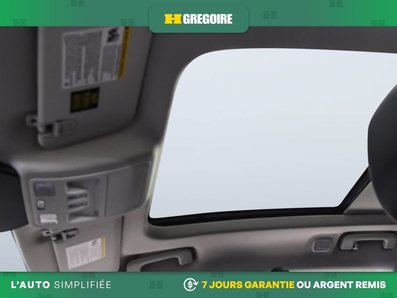 2022 Ford Escape White Laval - photo #11