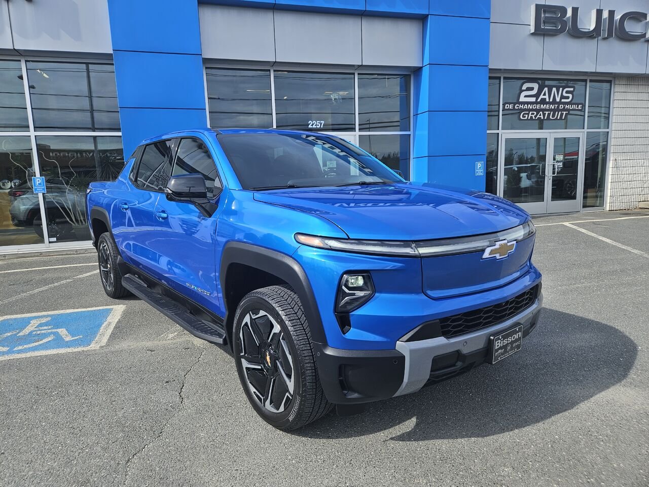 Chevrolet Silverado EV LT à autonomie prolongée à cabine multiplace e4RM 2025 Bleu Thetford Mines - photo #1
