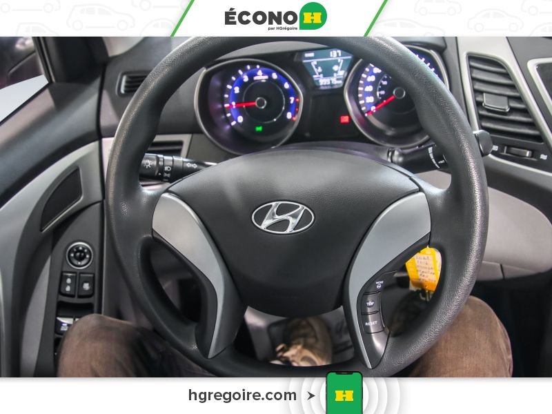 2016 Hyundai Elantra Red Saint-Eustache - photo #11