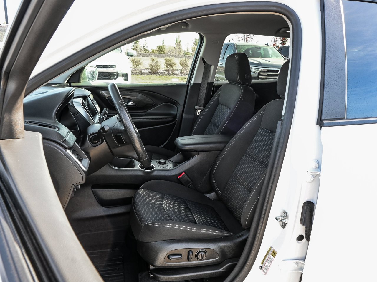 2024 GMC Terrain AWD 4dr SLE White Sherwood Park - photo #15