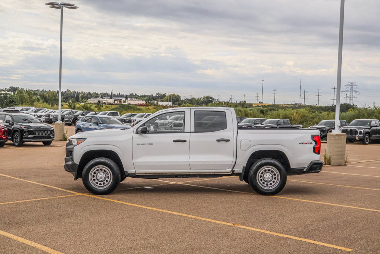 2024 Chevrolet Colorado 4WD Crew Cab WT White Sherwood Park - photo #4