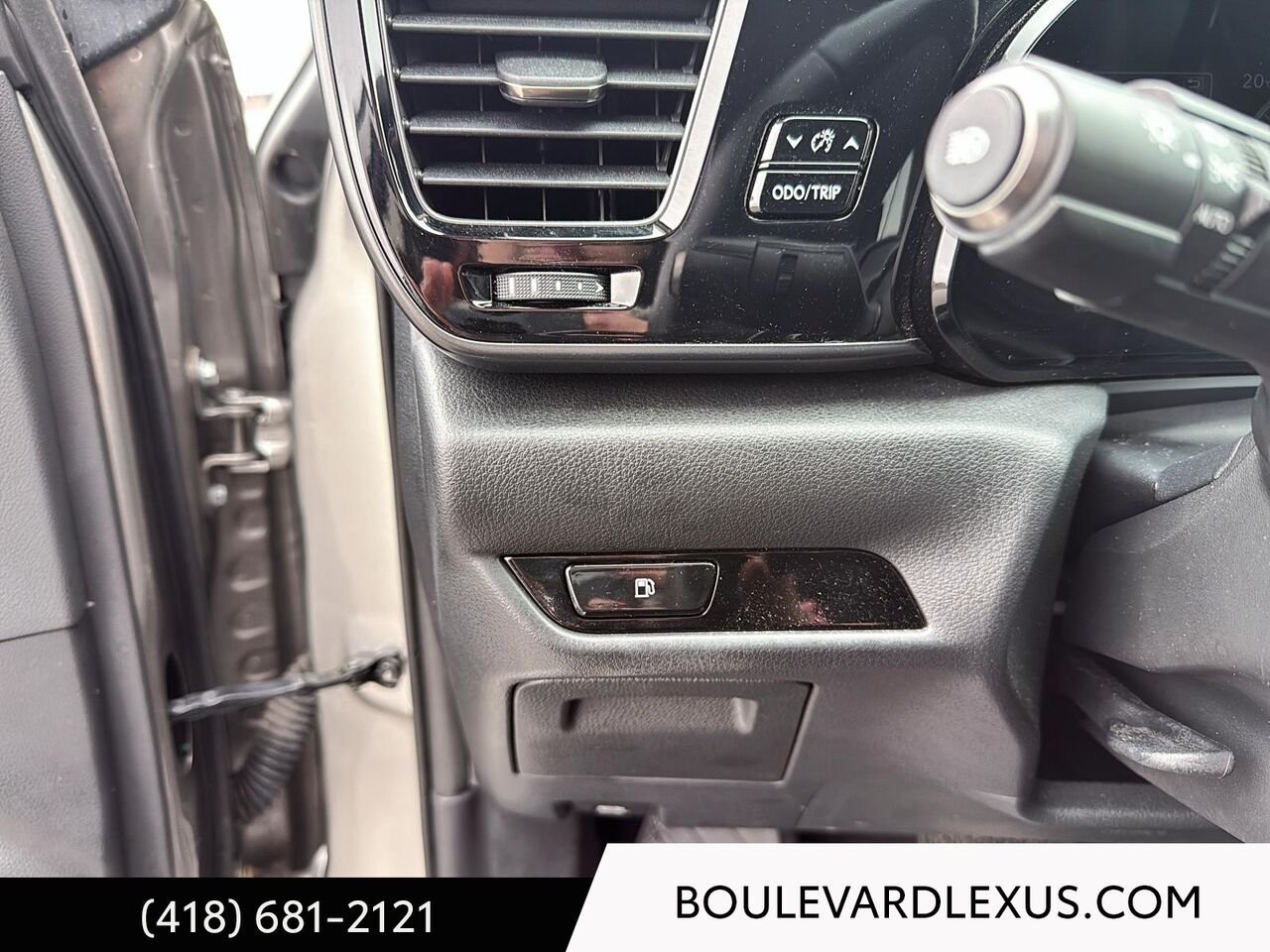 Lexus NX 19916A | NX 250 TI 2022 Argent Québec - photo #11