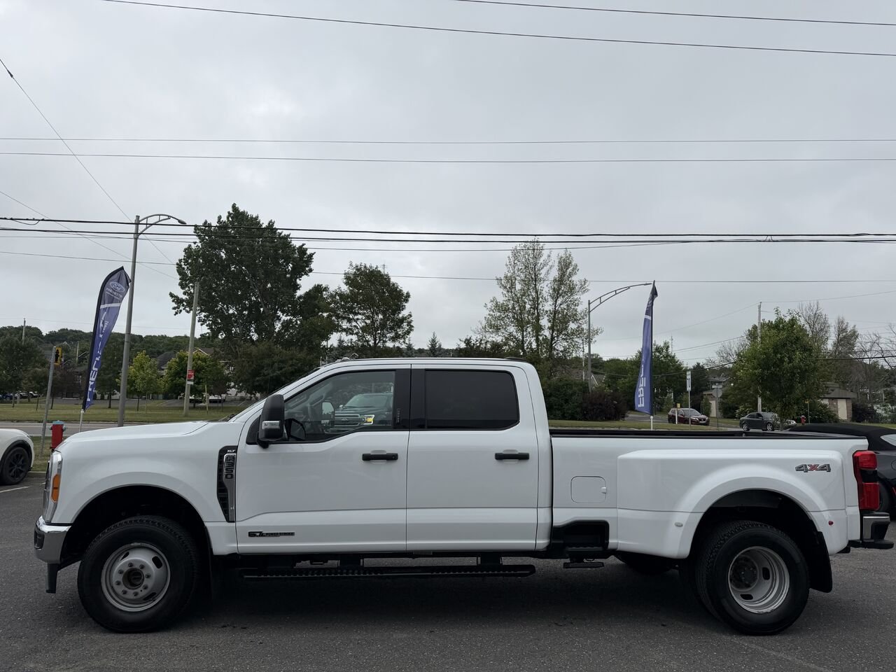 Ford F350 SUPER DUTY 2023 Blanc Montmagny - photo #4
