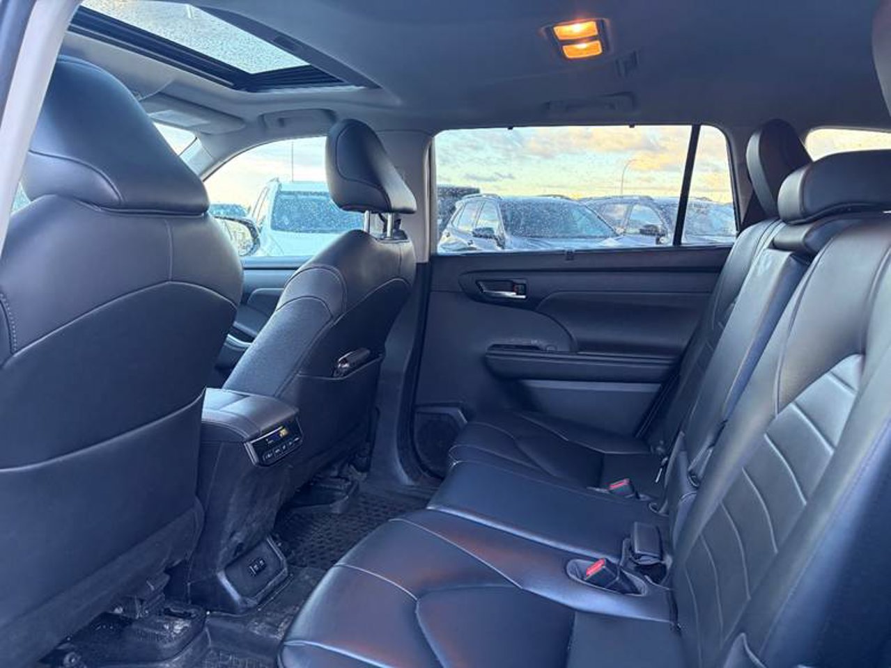 2020 Toyota Highlander XLE AWD Black Sherwood Park - photo #6