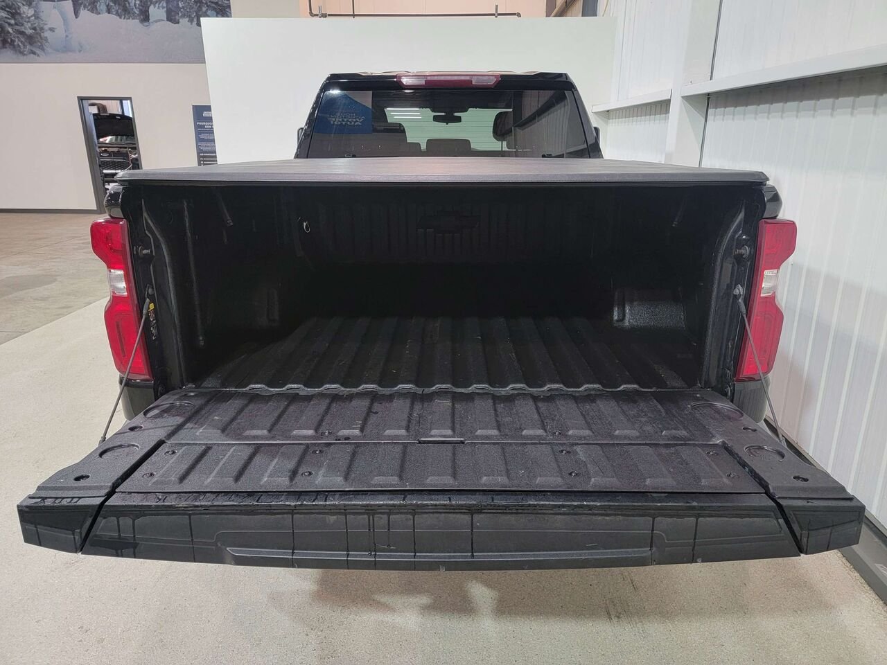 2022 Chevrolet Silverado 1500 LTD 4WD Crew Cab 157" Custom Trail Boss Black Val-David - photo #6