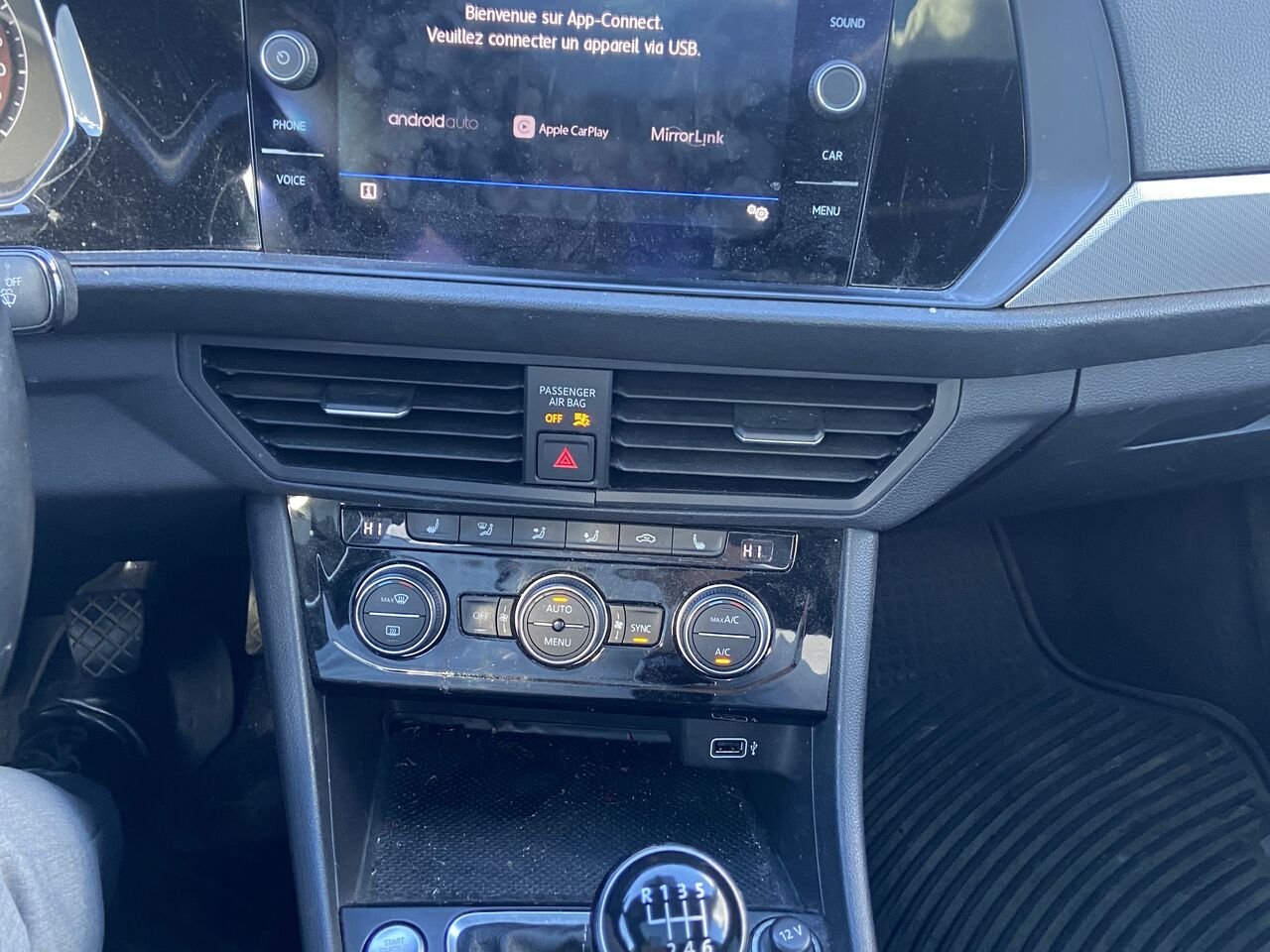 2019 Volkswagen Jetta White Ste-Agathe des Monts - photo #10