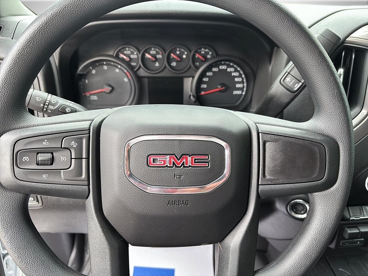 GMC Sierra 2500HD Pro cabine multiplace 4RM 159 po 2026 BLANC SOMMET Saint-Hyacinthe - photo #10