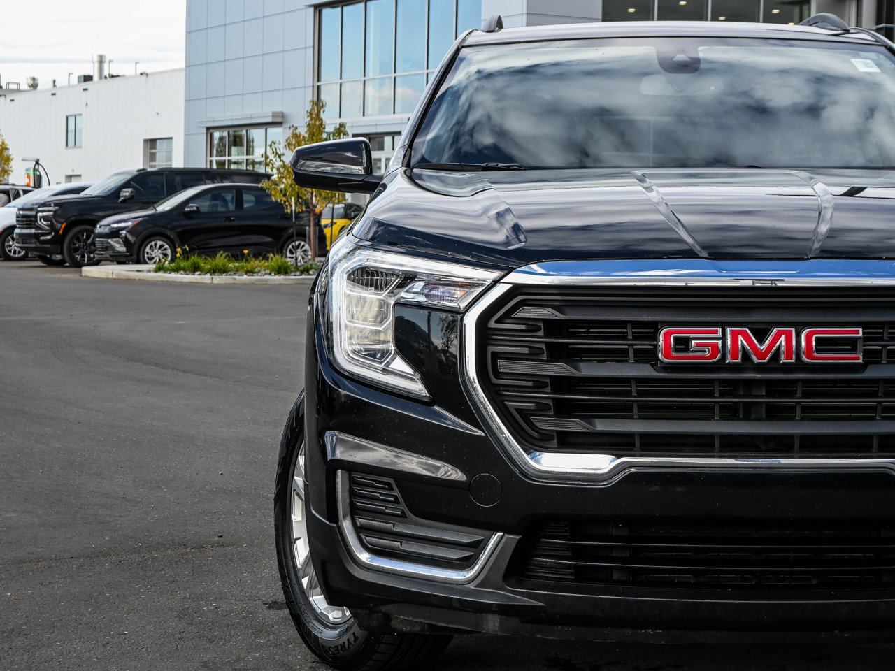 2024 GMC Terrain AWD 4dr SLE Black Sherwood Park - photo #4