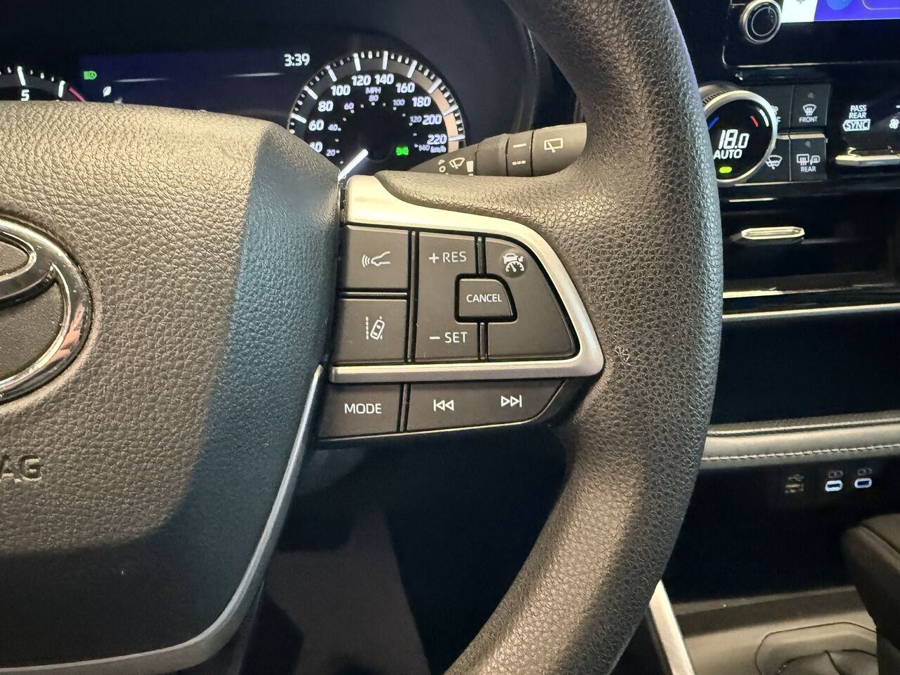 2024 Toyota Highlander Black Saint-Eustache - photo #15
