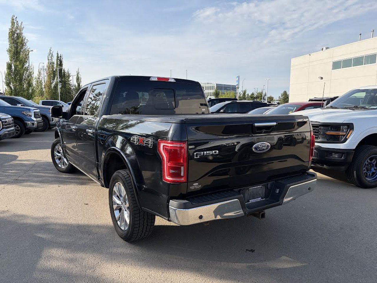2015 Ford F-150 4WD SuperCrew 145 Lariat Black Sherwood Park - photo #3