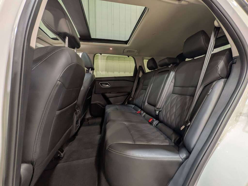 2024 Nissan Rogue AWD Platinum White Val-David - photo #11