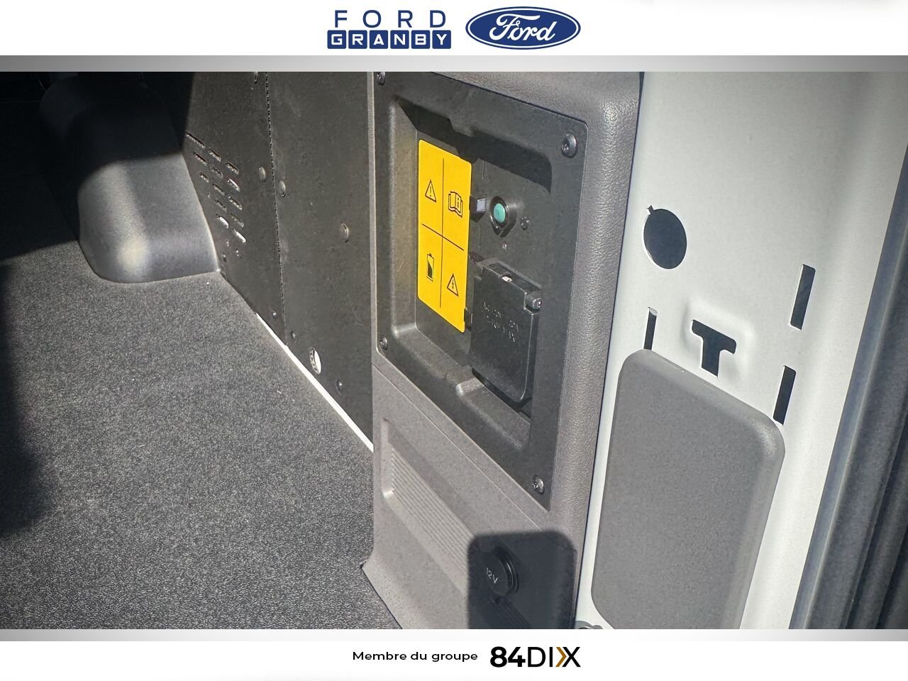 2025 Ford E-TRANSIT FOURGONNETTE UTILITAIRE White Granby - photo #6